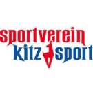 Sportverein Kitz Sport Logo: Roter und blauer Text mit einem stilisierten roten Hirsch als Symbol für den Kitzbüheler Sportverein.